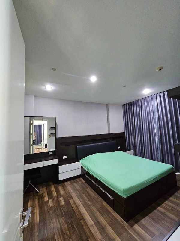 Ready to move in on 15 August 2026 👀 Condo for rent! Spacious room Complete electrical appliances View of the BTS and swimming pool, near BTS Punnawithi.