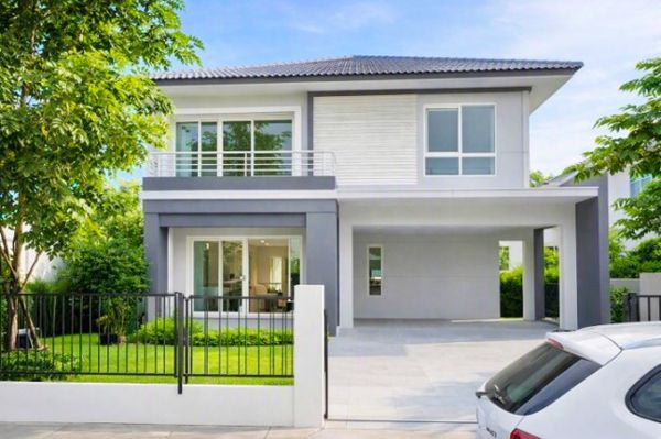 near Village Hub 200 m. PrachaUthit90 KhlongSuan PhraSamutChedi Ban 2-story house 3 bed 3