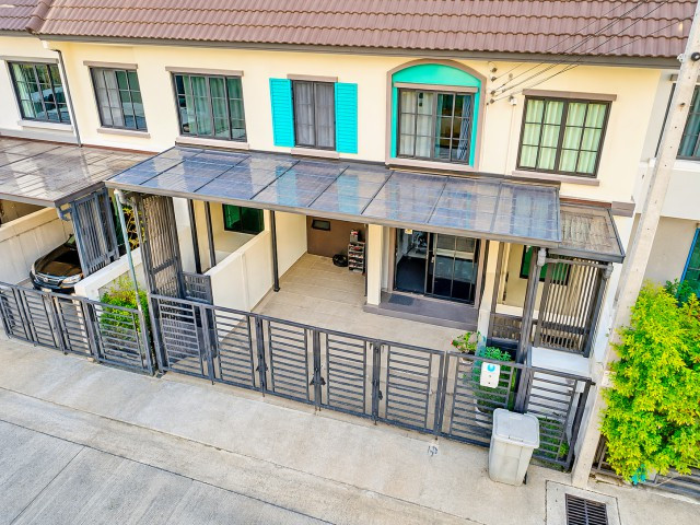 BTS Srinakarin 1.45km. Townhouse for rent 2stories 3beds 3baths near BTS Phraeksa (650 m), 16 sq.wa,