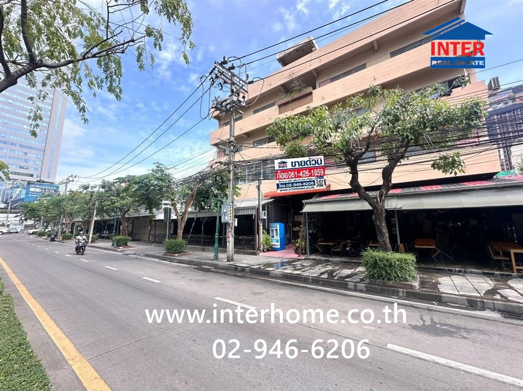 Apartment 4 floors 39 sq m. Charoen Nakhon Apartment ,Charoen Nakhon Commercial Building Opposite Sena Fest Department Store, Charoen Nakhon Road, Krung Kan Buri Road, Khlong San District, Bangkok