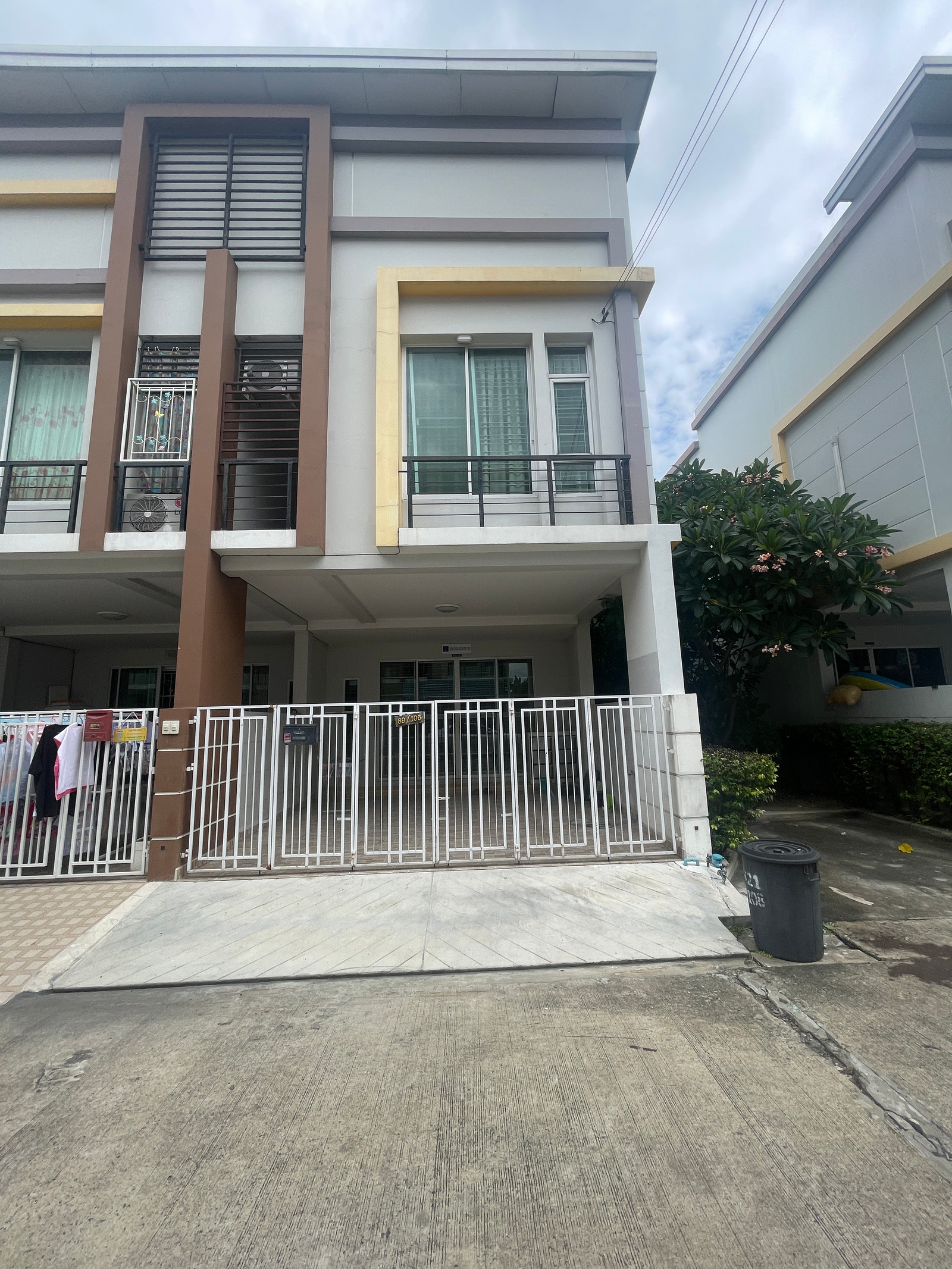 Corner unit 2-storey townhouse, RK Park Hathairat (Ramindra - Ramkhamhaeng), 19.4 sq.wah, quiet inner location