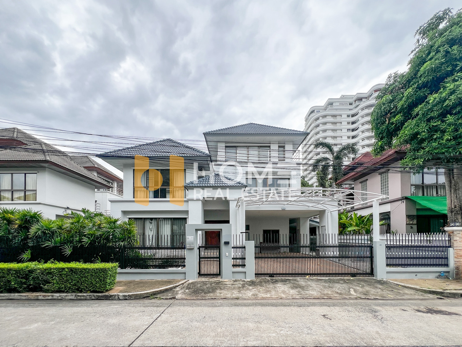 บ้านใหญ่ 3 ชั้น ใจกลางรามคำแหง ✨ ธารารมณ์ หัวหมาก / 4 ห้องนอน (ขาย), Tararom Huamark / 4 Bedrooms (FOR SALE) BZD262
