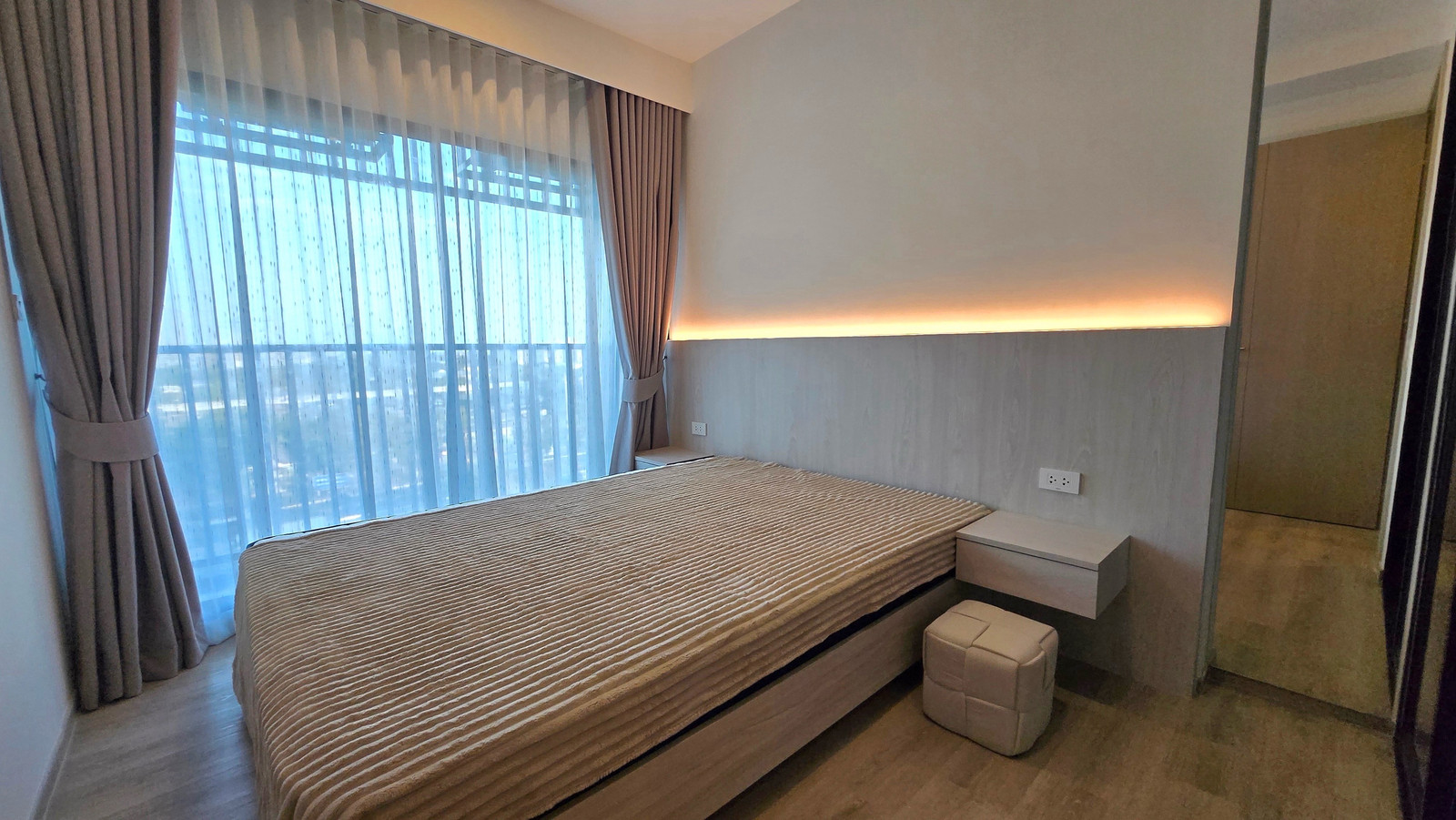 New room ready to move in, Bangna location, near Mega Bangna and Central Bangna. New room ready to move in, Bangna location, near Mega Bangna and Central Bangna.