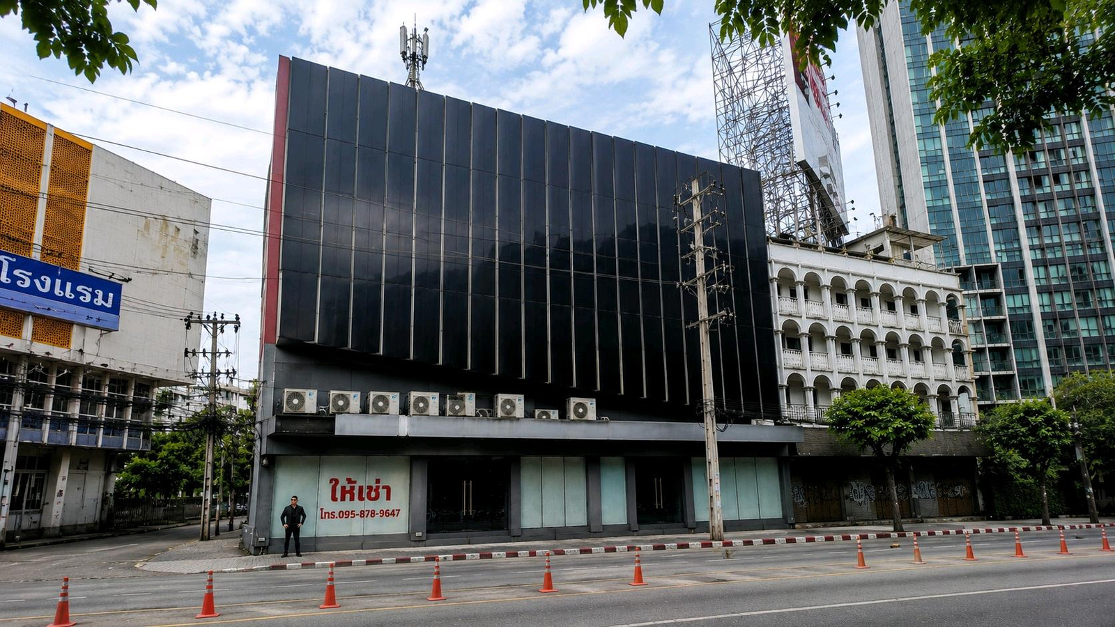 Building for rent, Stand Alone | Showroom + Head Office | Din Daeng–Victory Monument, Bangkok Building for rent, Stand Alone | Showroom + Head Office | Din Daeng–Victory Monument, Bangkok