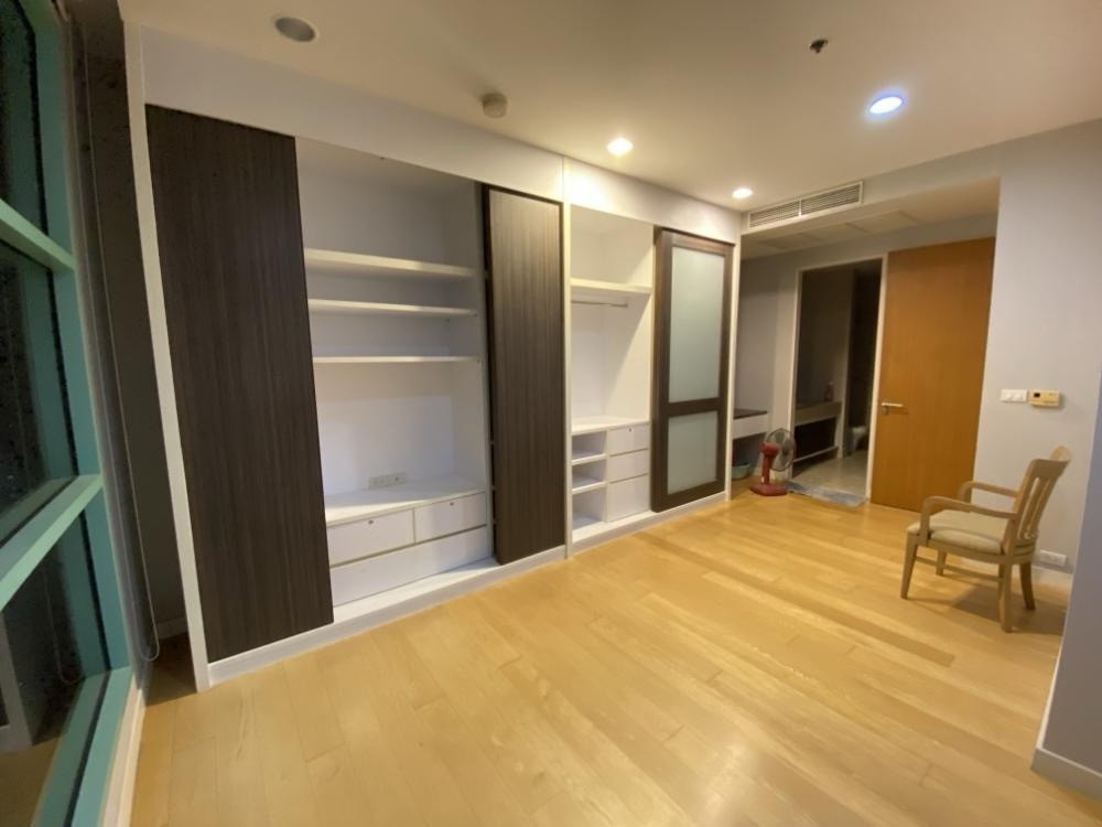 Luxurious riverfront condo for sale, large unit! Chatrium Riverside Condominium Luxurious riverfront condo for sale, large unit! Chatrium Riverside Condominium