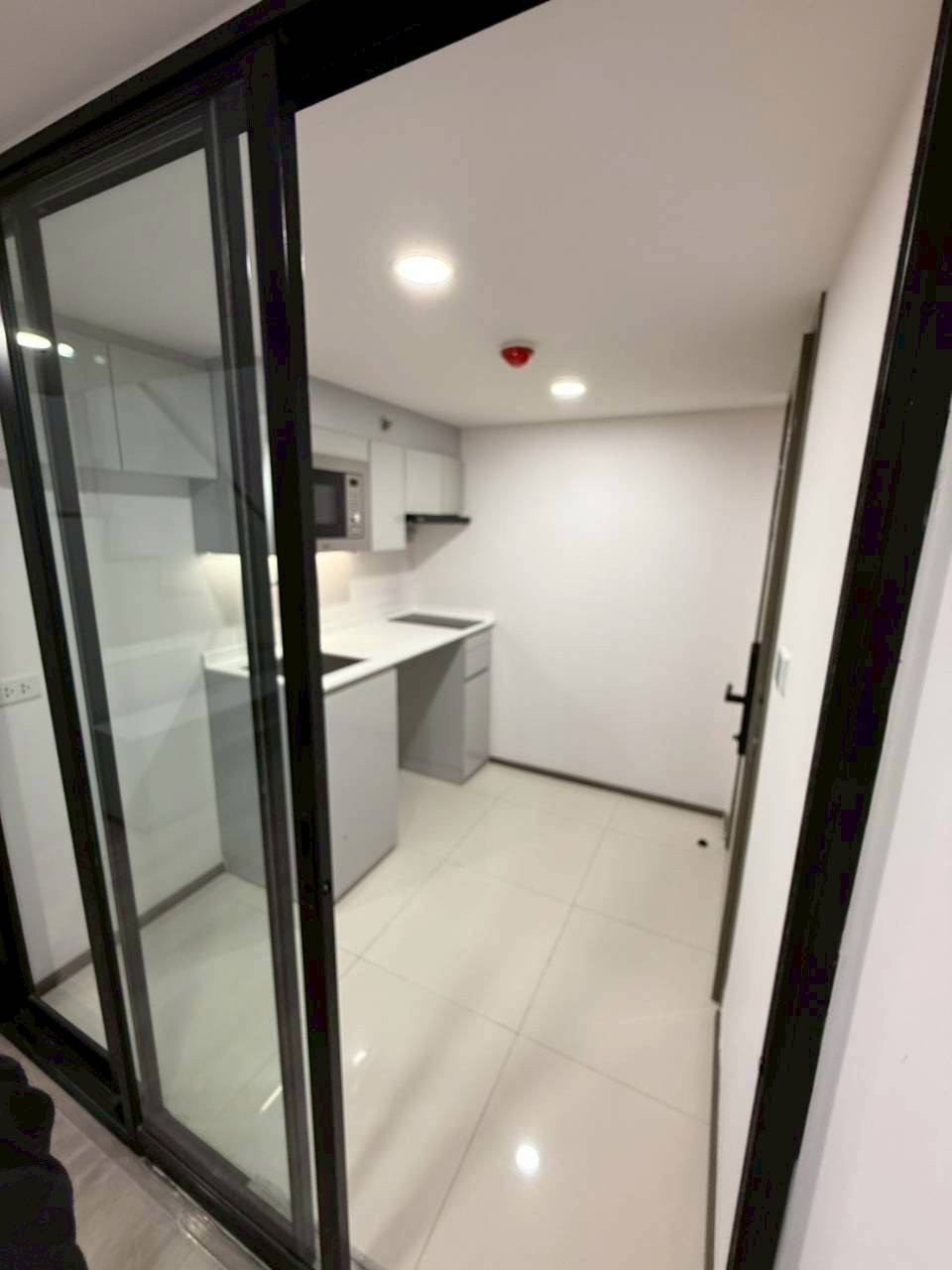 Knightsbridge Space Sukhumvit - Rama 4, room 809, 8th floor (garden floor) is a 2-story condo (Duplex) with a view of Rama 4 Road; Down payment only 693,200 baht – รูปที่ 4