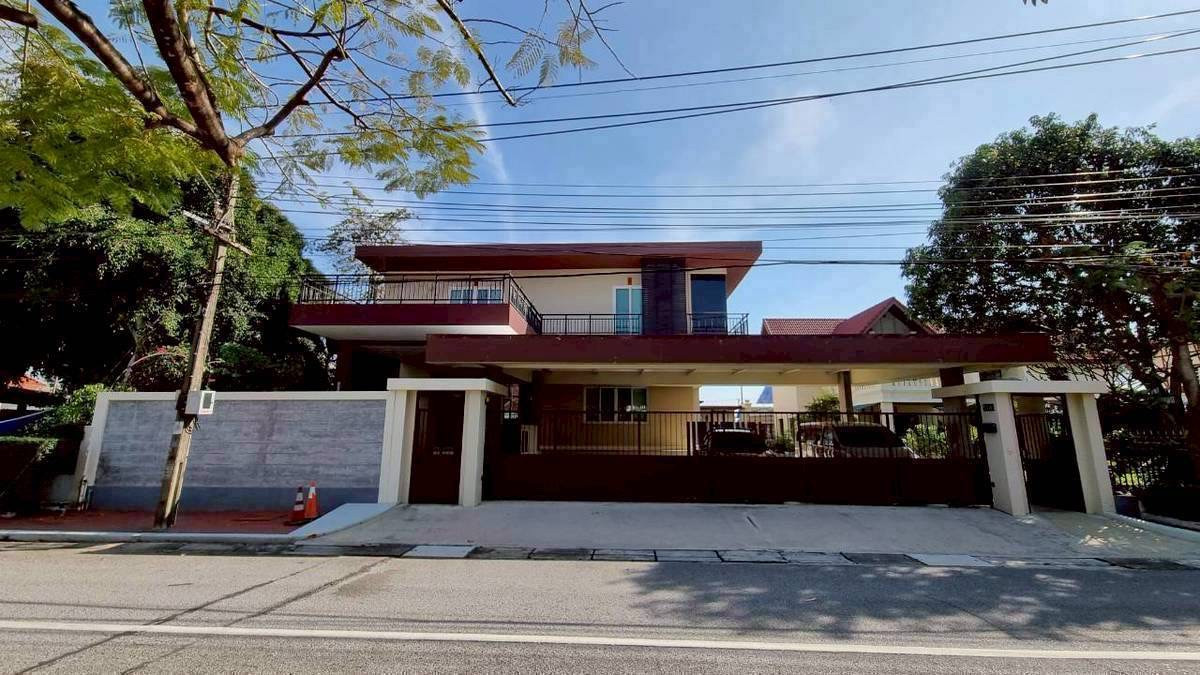 ขายด่วน โครงการ Lakeside Villa 1 บางนา ที่ดิน 182 Sq.w 788 Sq.m ราคา 45,000,000 บาท Tel.062-4468565 กี้