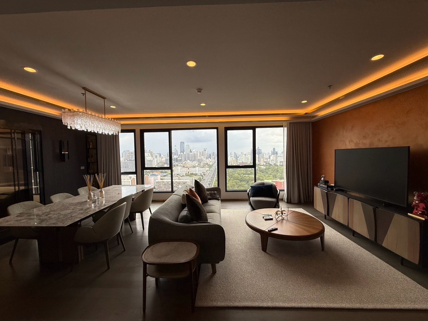 Luxury Living ใจกลางพระราม 4 ชั้นสูง วิวสวนเบญจกิติ  ใกล้ MRT คลองเตย