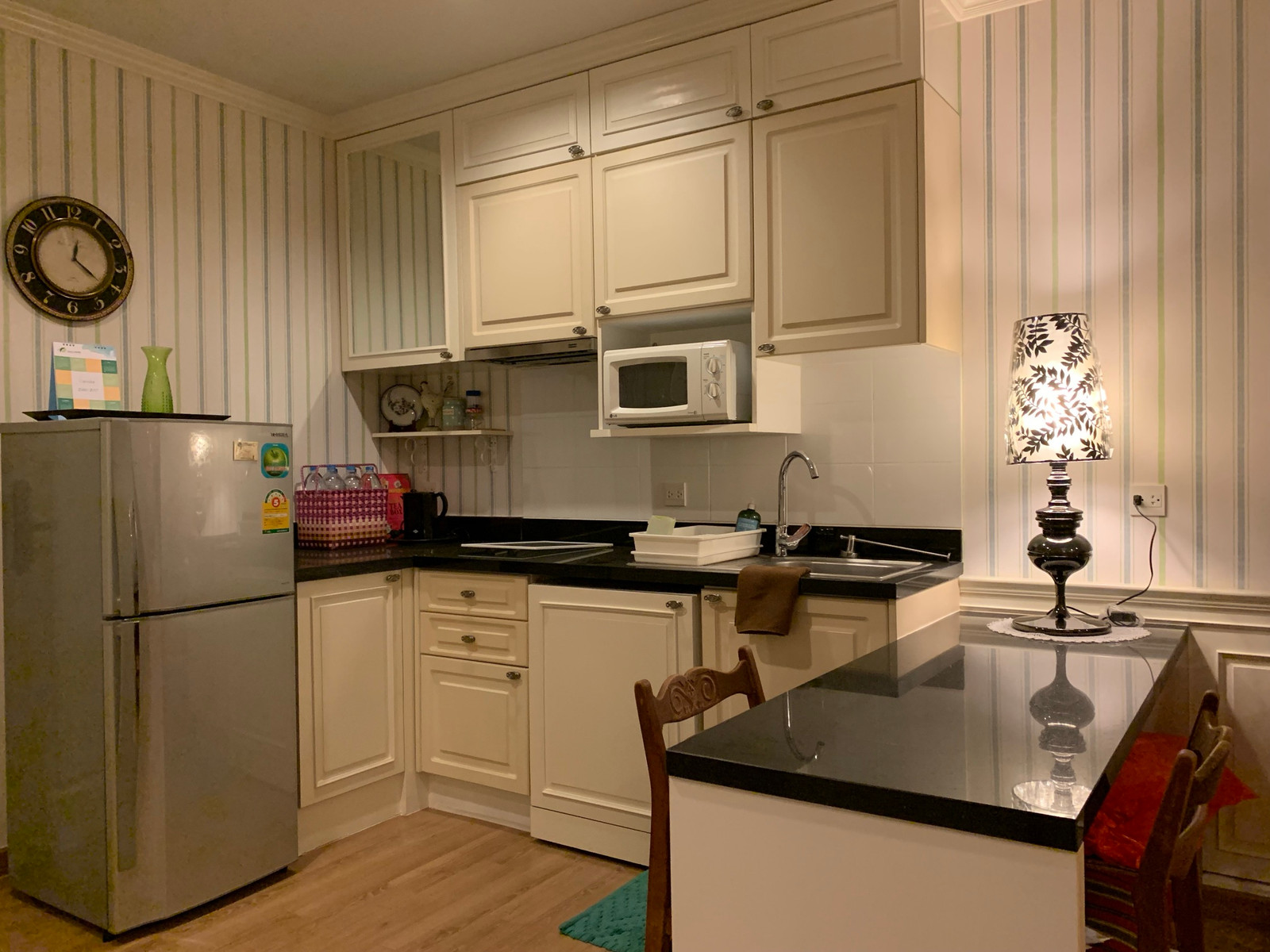 Condo for rent, The Seed Memories Siam, one large bedroom, swimming pool view.