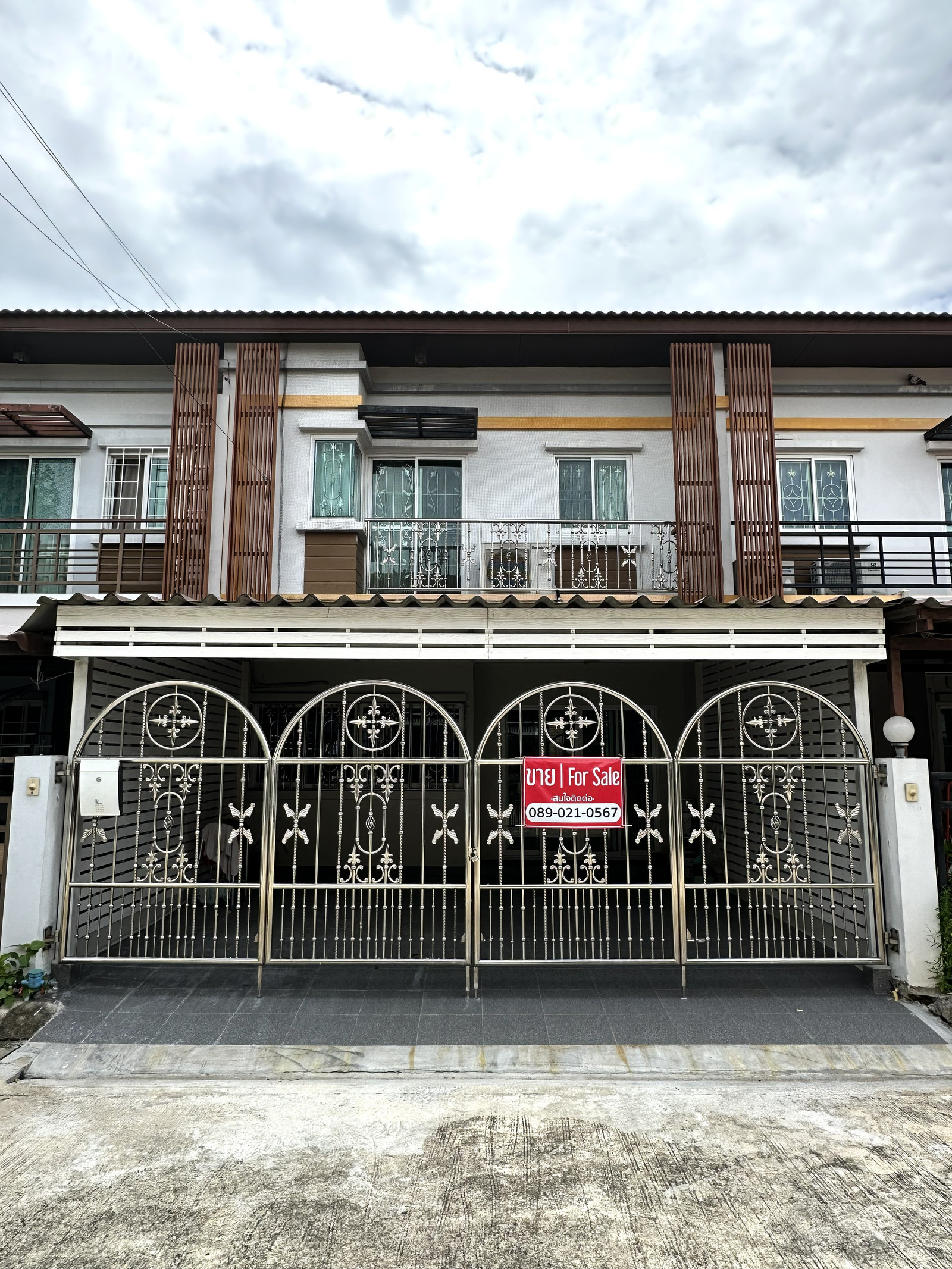 ทาวน์เฮาส์ 3 ห้องนอน เทพารักษ์ 82 ใกล้ปากซอยมาก พื้นที่เยอะ พร้อมอยู่