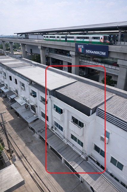 BTS Senanikom 310m. near Major Ratchayothin 900m.8Beds 4Baths near only 150 m. from Phahonyothin Road. A 4 story commercial building with 2 adjoining units, shared parking, 32 sq.wa. land area and 400 sq.m. usable area. Ideal for office, clinic, café or h BTS Senanikom 310m. near Major Ratchayothin 900m.8Beds 4Baths near only 150 m. from Phahonyothin Road. A 4 story commercial building with 2 adjoining units, shared parking, 32 sq.wa. land area and 400 sq.m. usable area. Ideal for office, clinic, café or h