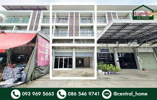 Commercial building, 3.5 floors, 2 units, Talat Thai area, good location, very cheap.