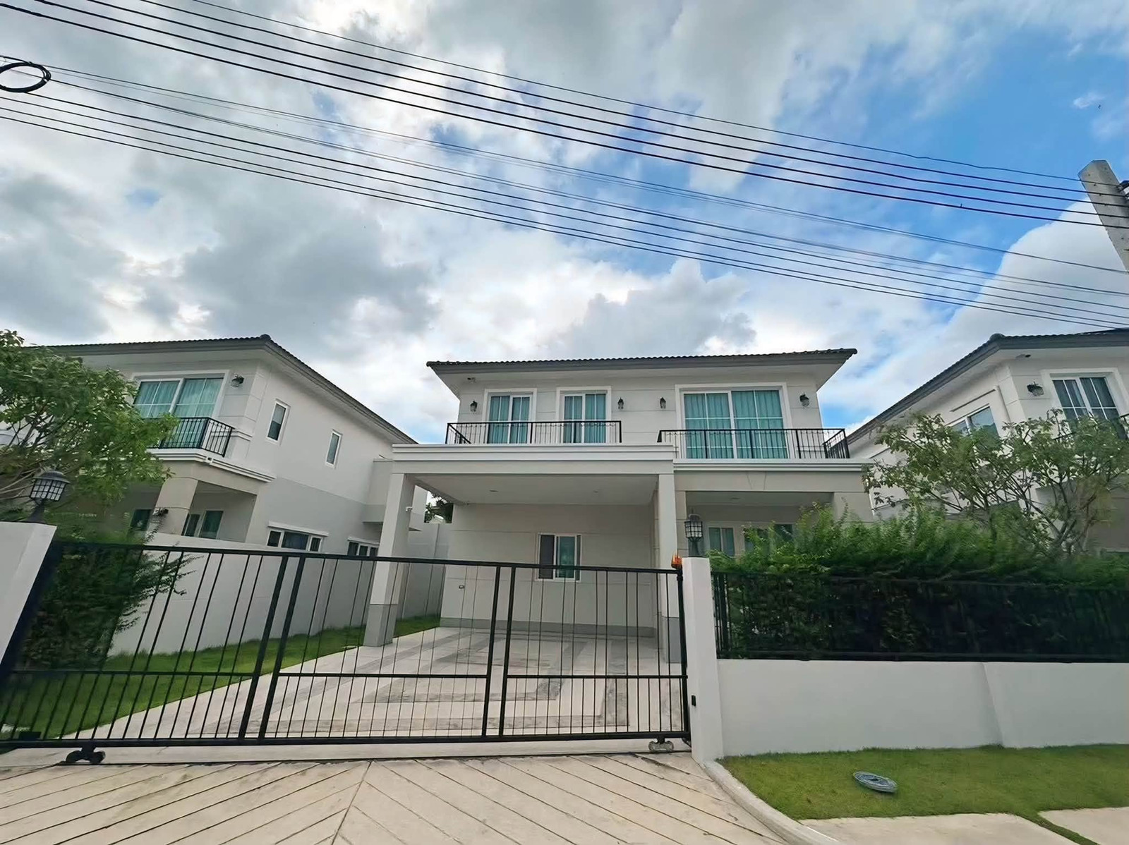HR3744 Luxury detached house for rent, Laddarom Chatuchot 15 (Laddarom Chatuchot 15), location in front of the garden - next to the club house | near Chatuchot Expressway - Sukhapiban 5 [welcoming tenants of all nationalities]
