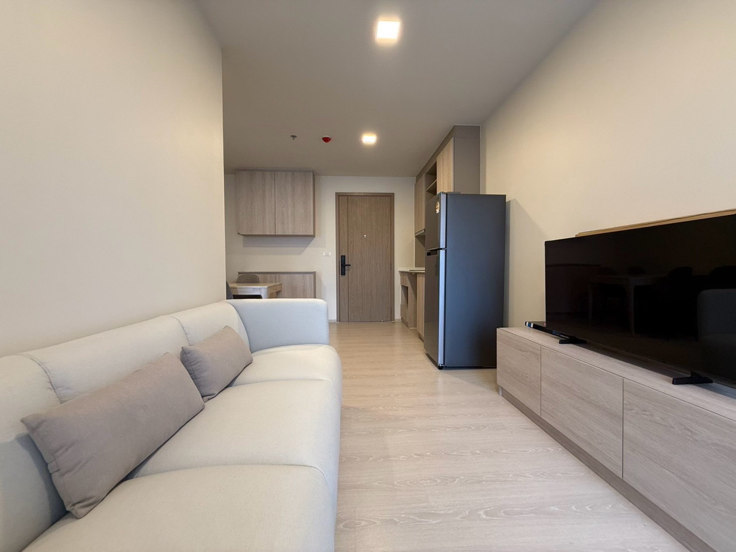 For rent FLO 2 bedrooms, next to BTS Khlong San, near ICONSIAM.