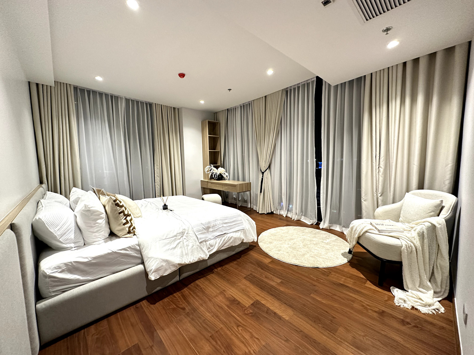 🌆 LIVE BY THE RIVER. STAY CLOSE TO THE CBD. COME HOME TO CHAROENKRUNG.✨ 2 BEDROOM FOR RENT | ONE ALTITUDE CHAROENKRUNG – รูปที่ 4