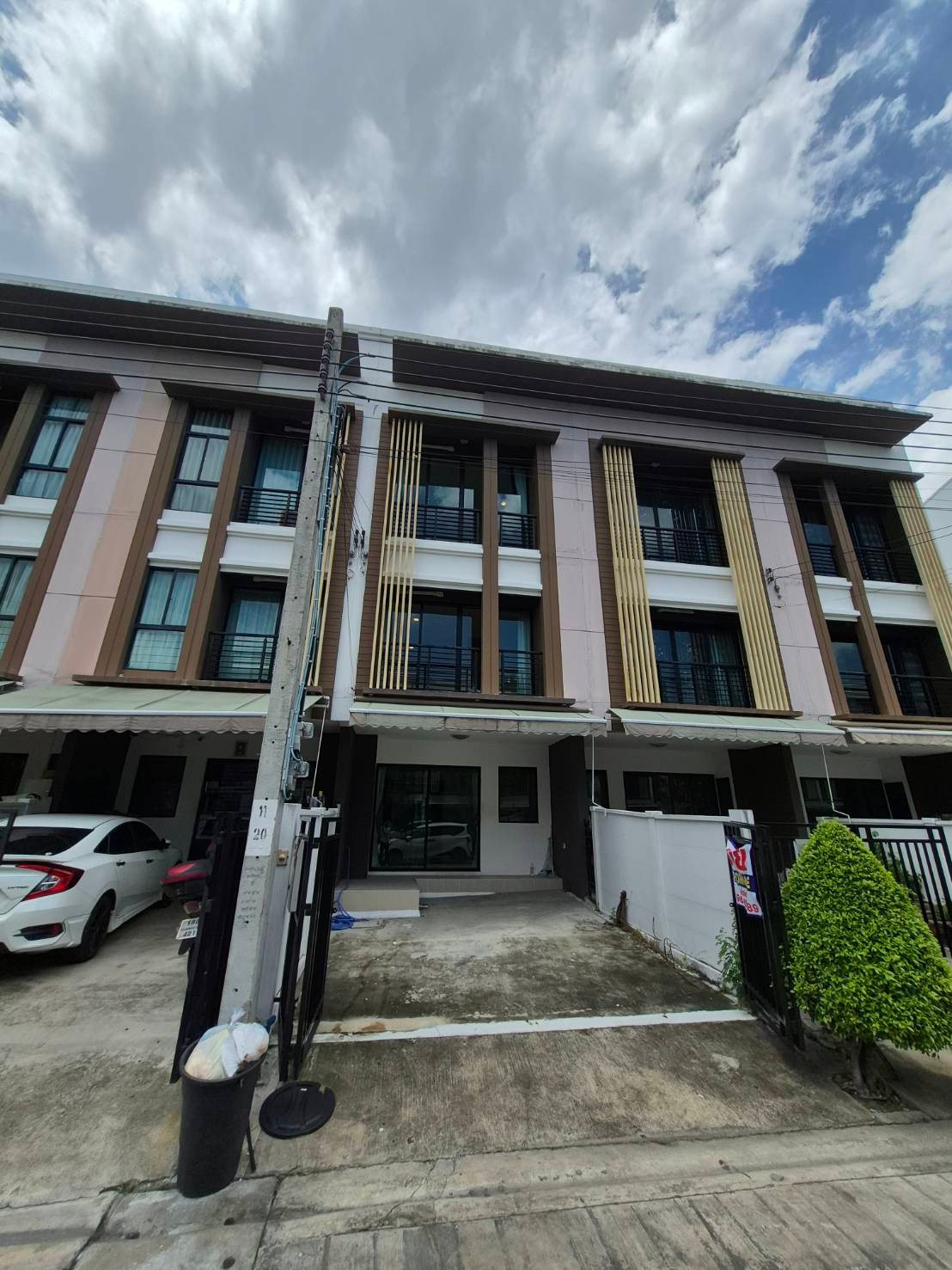 For rent, Baan Klang Muang Kanlapapruek, 3 bedrooms, 3 bathrooms, near MRT Phetkasem 48, just 5 minutes, near HomePro Kanlapaphruek, Sampeng Market 2. For rent, Baan Klang Muang Kanlapapruek, 3 bedrooms, 3 bathrooms, near MRT Phetkasem 48, just 5 minutes, near HomePro Kanlapaphruek, Sampeng Market 2.