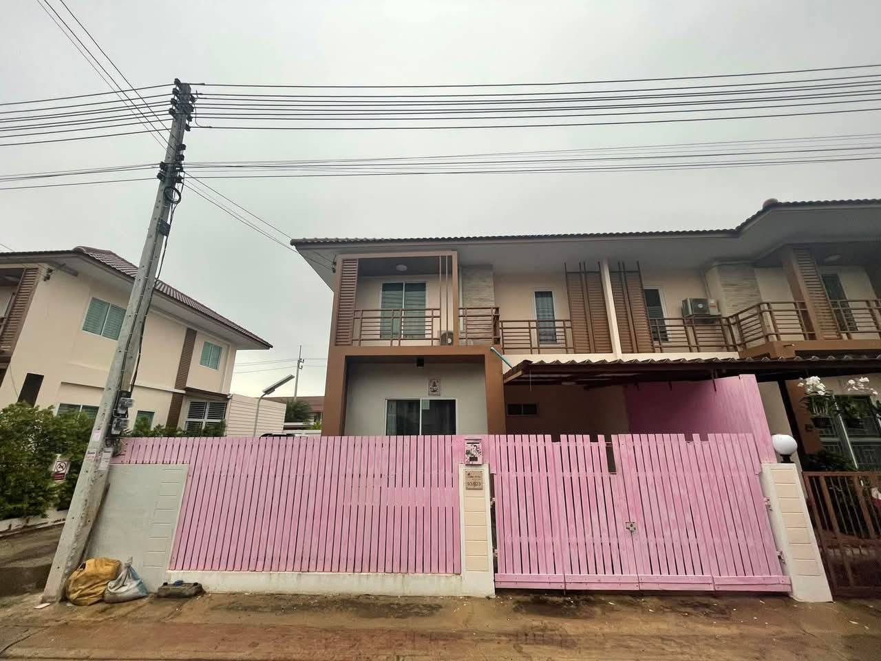 Corner townhouse for rent, 28.7 sq m, 2 floors, 4 bedrooms, 2 bathrooms, I Leaf Town Village, Rama 2 Km.18, ready to move in.