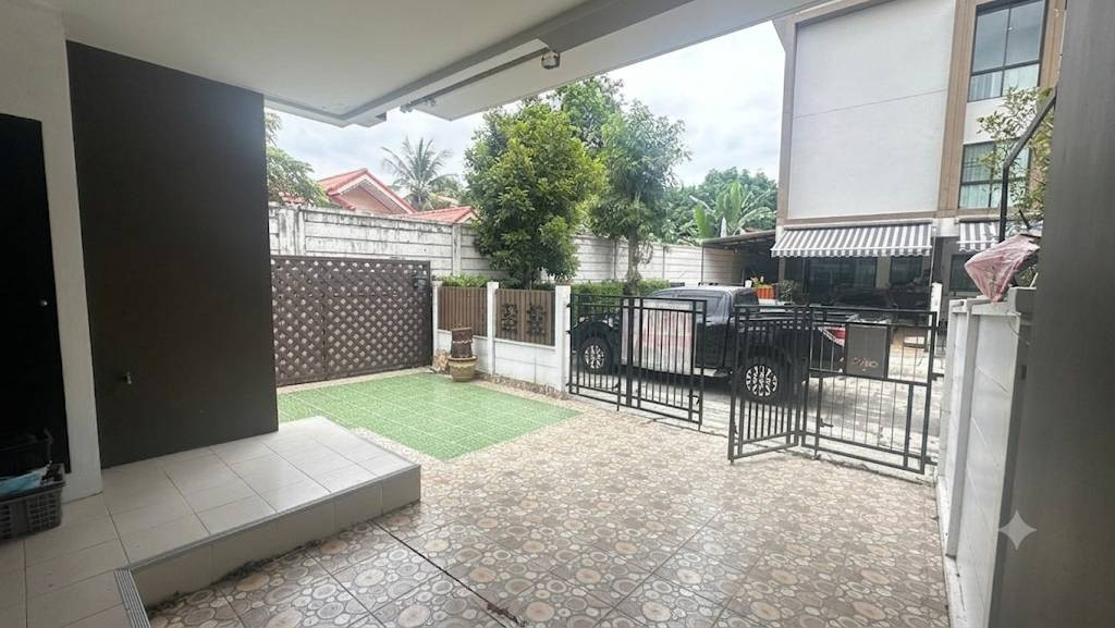 บ้านกลางเมืองกัลปพฤกษ์ หลังมุม 32.6 ตร.วา | 3 ชั้น | 3 ห้องนอน | 3 ห้องน้ำ | 4.49 ล้านบาท สนใจทัก line: minniemah ตอบไวมาก