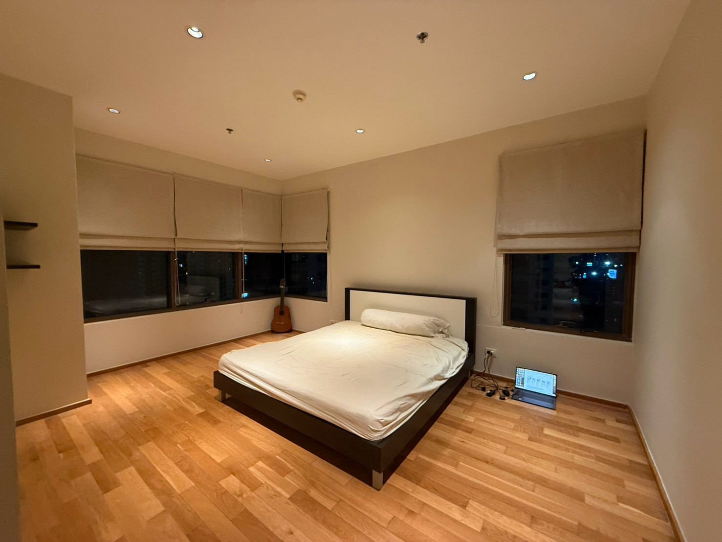 The is selling it himself, The Emporio Place, large room 101 sq m, in the heart of Sukhumvit 24 | 2 bedrooms, 3 bathrooms, only 17.9 million baht. The is selling it himself, The Emporio Place, large room 101 sq m, in the heart of Sukhumvit 24 | 2 bedrooms, 3 bathrooms, only 17.9 million baht.