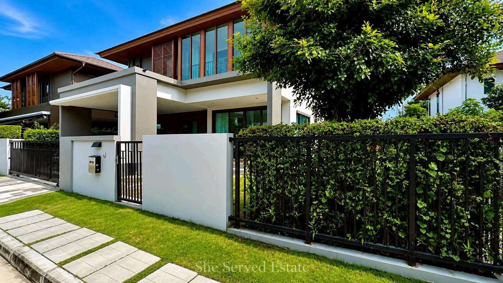 For Rent ◈Burasiri Pattanakarn◈ Luxury House Pet Friendly 🐶🐱Garden Side | 5 Bedrooms | 6 Bathrooms | 250 Sq.m. | 62 Sq.wah For Rent ◈Burasiri Pattanakarn◈ Luxury House Pet Friendly 🐶🐱Garden Side | 5 Bedrooms | 6 Bathrooms | 250 Sq.m. | 62 Sq.wah