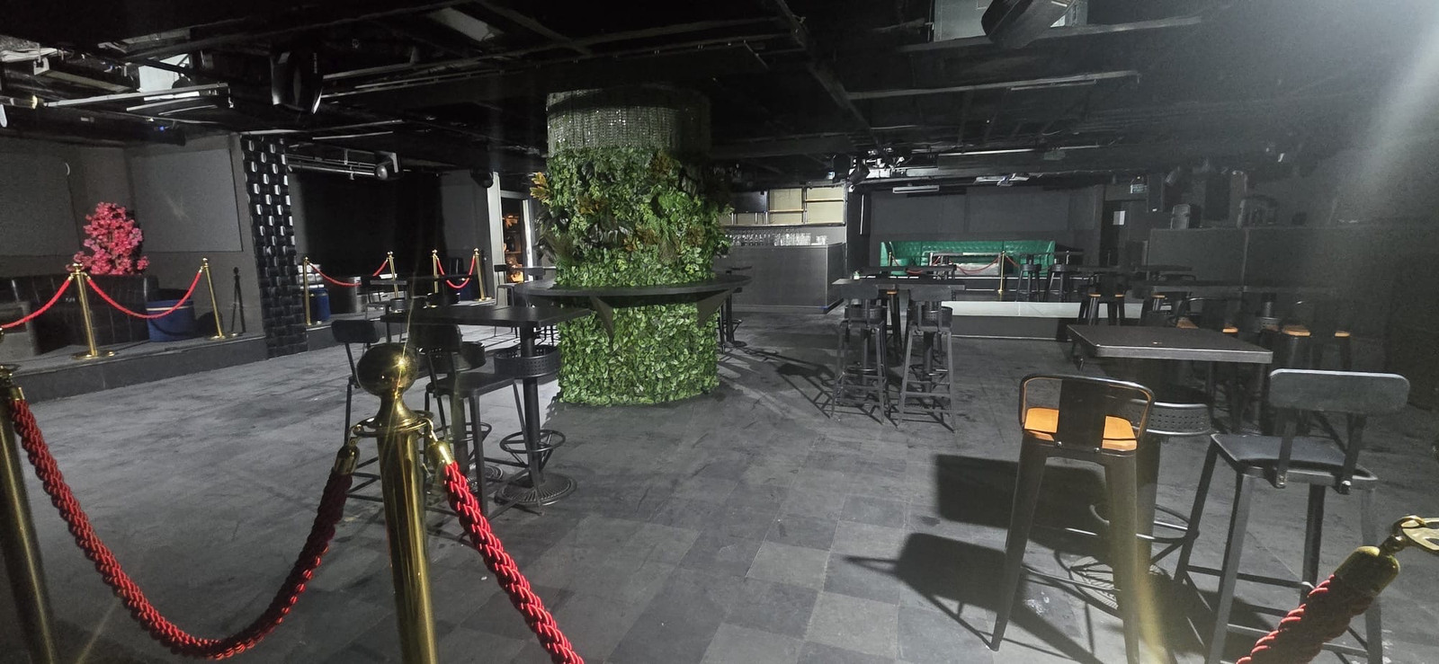 337sqm Retail Space Available in Sukhumvit 337sqm Retail Space Available in Sukhumvit