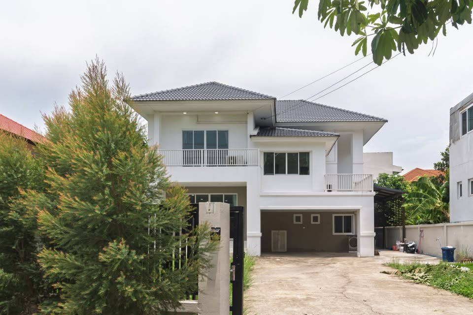 HR3756 Large detached house for rent, 122 sq m, Lalin In The Park, Watcharapol-Phahonyothin, parking for 6 cars | Pet Friendly, near Don Mueang Airport. HR3756 Large detached house for rent, 122 sq m, Lalin In The Park, Watcharapol-Phahonyothin, parking for 6 cars | Pet Friendly, near Don Mueang Airport.