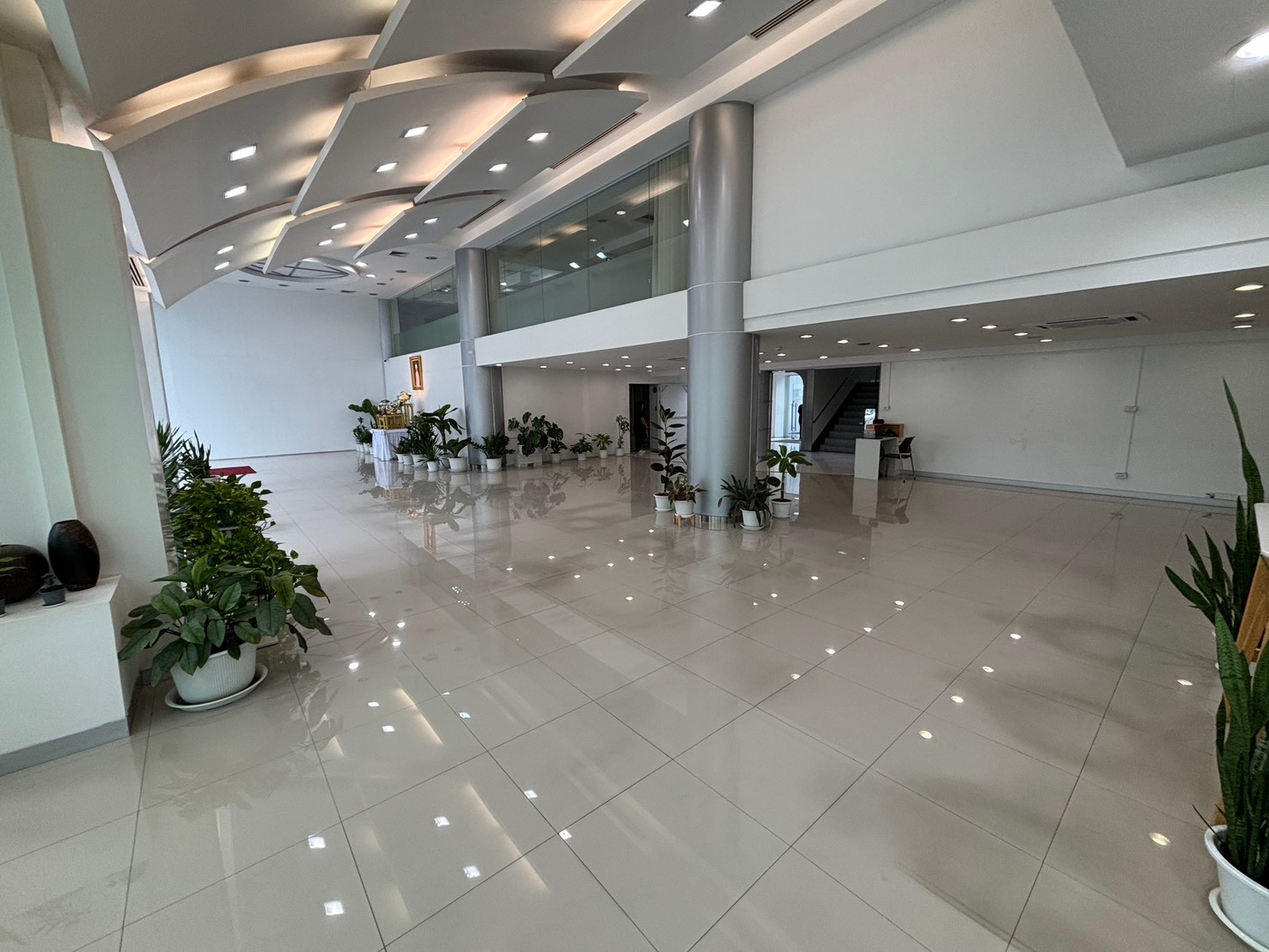 Office/Showroom for Rent, 1st Floor, Compound Space, Phetchaburi Road (493 sq.m.) | Near Thonglor-Rama 9 [OFr260801]