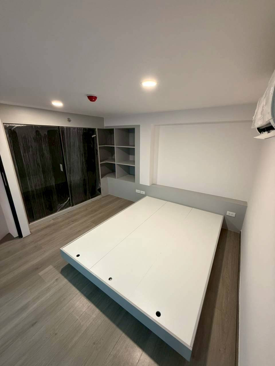 Knightsbridge Space Sukhumvit - Rama 4, room 809, 8th floor (garden floor) is a 2-story condo (Duplex) with a view of Rama 4 Road; Down payment only 693,200 baht – รูปที่ 3