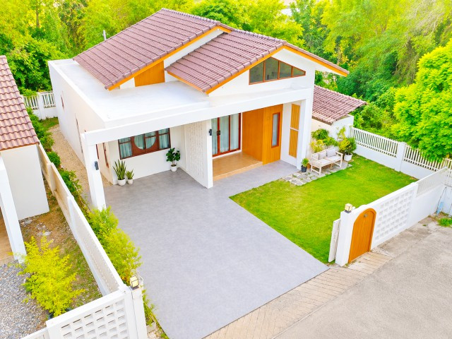 Phan Thong: Detached house for rent, 3 bedrooms, 2 bathrooms, near Mab Pong Subdistrict Administrative Organization (500 meters), 67 sq.wa., 100 sq.m. Suitable for families looking for a convenient place to live.