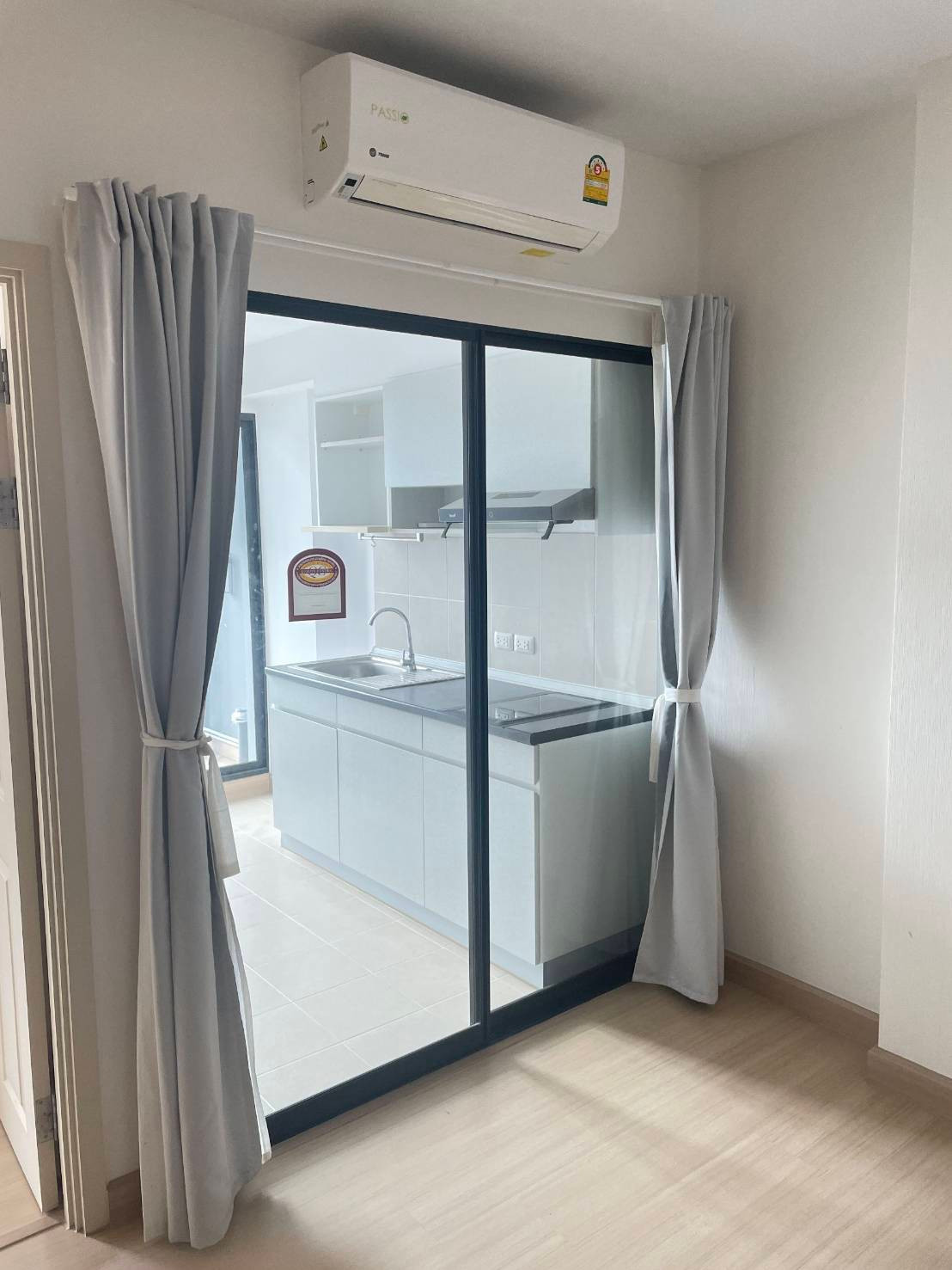 New room for rent, Supalai Loft Taladplu (Supalai loft taladplu), near BTS Taladplu, with furniture + washing machine + room 45 sq m., only 3.28 million baht.