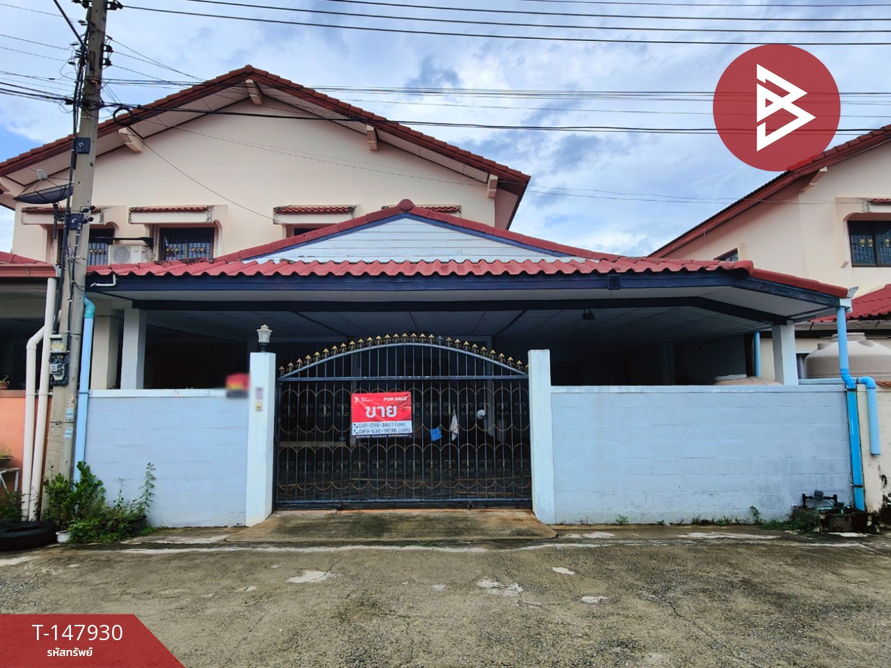 Semi-detached house for sale, Ariyawat Village, Nakhon Pathom. Semi-detached house for sale, Ariyawat Village, Nakhon Pathom.