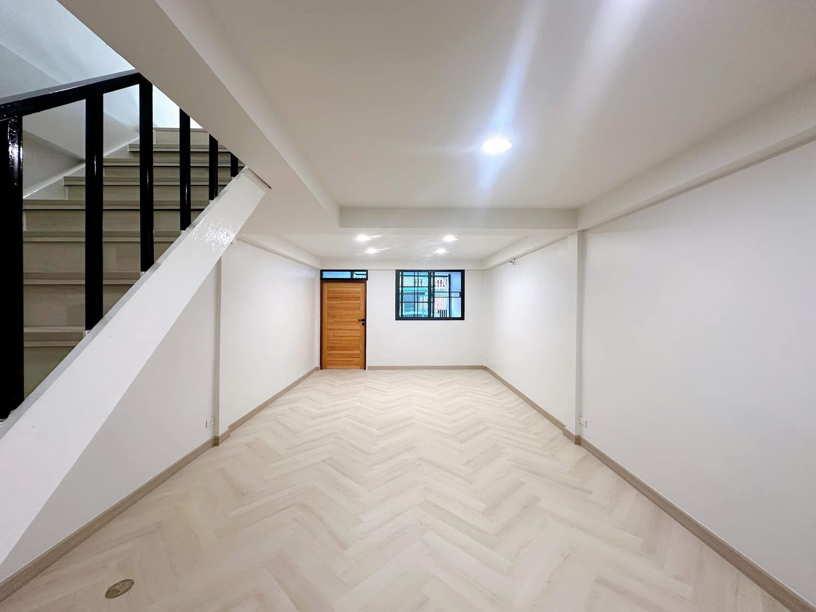 🏠  🏠 รีโนเวทใหม่ทั้งหลัง ทาวน์โฮม 2 ชั้น ซอยอ่อนนุช 44 | เดินแค่ 50 เมตร ถึง 7-11 | · ห่าง BTS บางจาก แค่ 2.9 กม. – รูปที่ 3