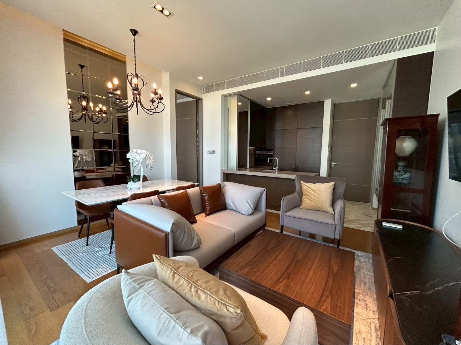 ขาย Super Luxury Condo ใจกลาง CBD สีลม–ศาลาแดง | SALADAENG ONE ใกล้ MRT ลุมพินี และ BTS ศาลาแดง ขาย Super Luxury Condo ใจกลาง CBD สีลม–ศาลาแดง | SALADAENG ONE ใกล้ MRT ลุมพินี และ BTS ศาลาแดง
