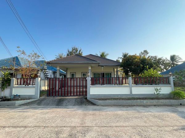 Urgent sale! Single-story house, 74 sq.w., 3 beds , Bang Lamung. Only 4 minutes from the motorway.