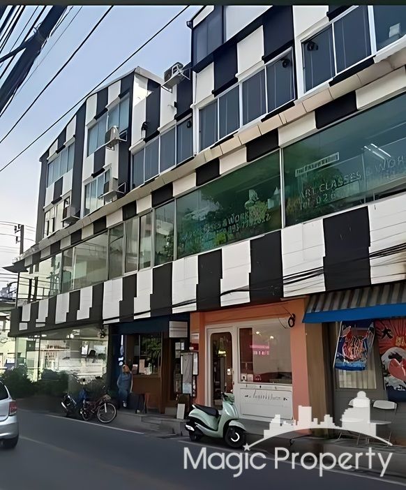 Commercial Building For Sale in Soi Sukhumvit 49, Sukhumvit Road, Khlong Tan Nuea, Watthana, Bangkok