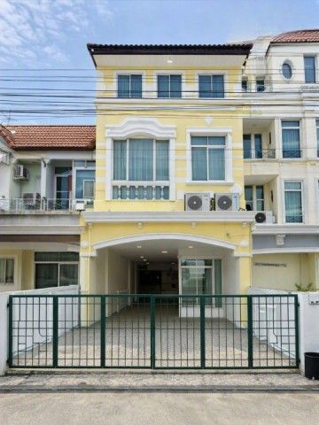 Townhome Baan Klang Muang Srinakarin, 4 bedrooms, 5 bathrooms, near MRT Sri Lasalle, 600 m. Makro Srinakarin, land 27 sq m, usable area 400 sq m, 4 floors, air conditioning.