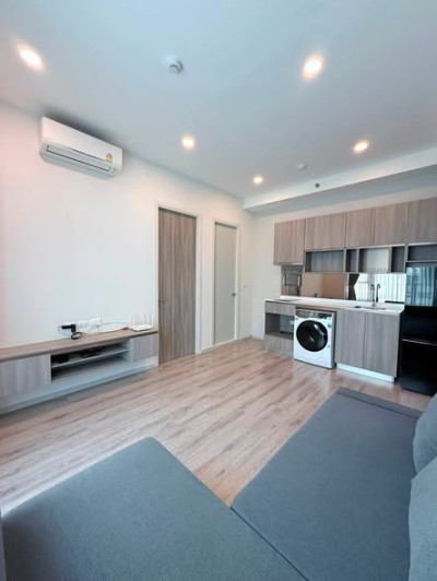 🏙️ **Knightsbridge Collage Ramkhamhaeng | Only 100 m to MRT Hua Mak | Spacious 2-Bedroom Unit**