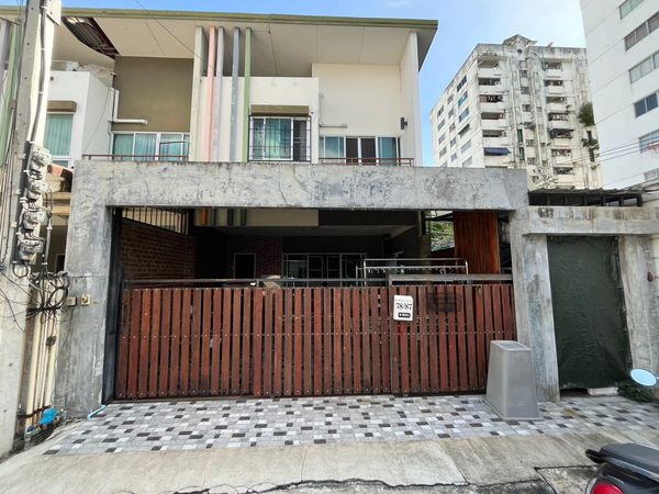 2-story townhome for sale, corner unit, City Sense Watcharapol project, good location, convenient travel.