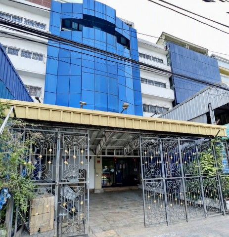 ท้ายบ้านใหม่ ใกล้BTSแพรกษา 800ม. อาคารพาณิชย์ 6 ชั้น 2คูหา 3นอน 6น้ำ 64ตร.ว. 1,100 ตร.ม.พร้อมลิฟต์ และพื้นที่ เห