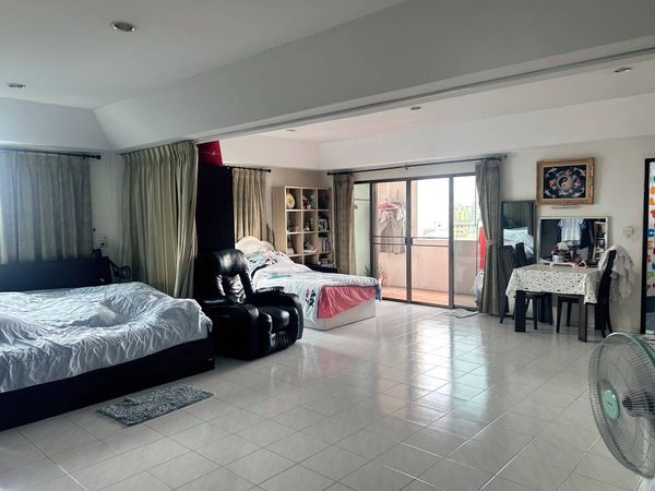 🔥Urgent Sale🔥 Raymond Condo, Ladprao 130, near MRT Mahathai Station. Fully furnished and ready to move in.