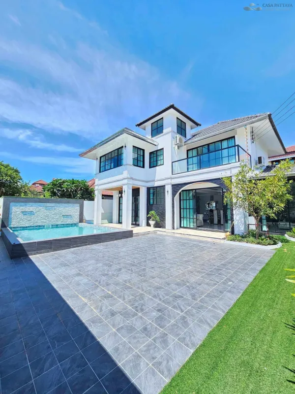 2-Story Detached House with Swimming Pool for Sale in Soi Siam