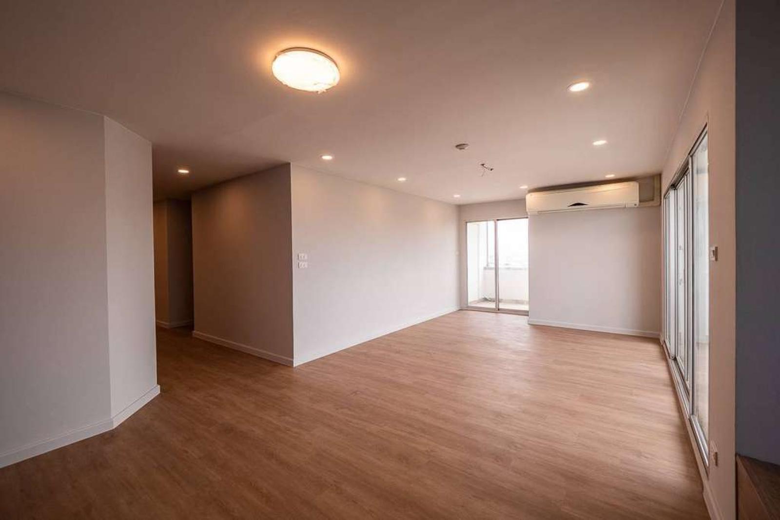 Sarin Place / 2 Bedrooms (FOR SALE) JSMN422 Sarin Place / 2 Bedrooms (FOR SALE) JSMN422