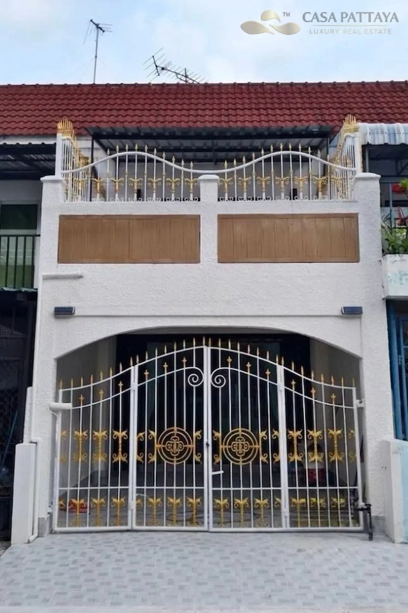 Townhouse for Sale - Ready to Move In (Soi Pattaya Rungruang 2)