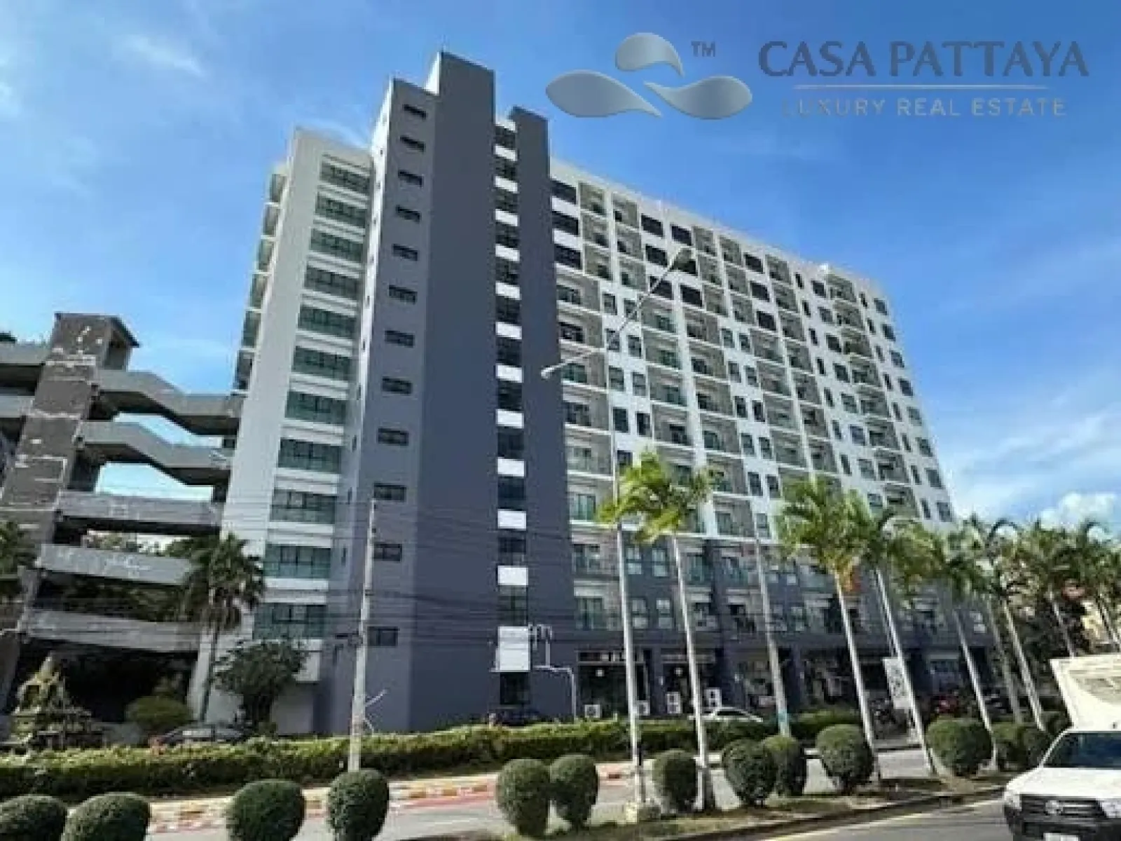 Spacious Unit for Sale at The Axis Pattaya near Pratumnak Hill Spacious Unit for Sale at The Axis Pattaya near Pratumnak Hill