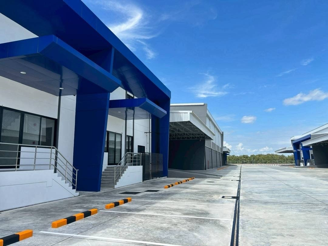 🏭 ให้เช่าคลังสินค้า Free Zone 1,807 - 15,000 ตร.ม. 📍 ทำเล: บางนา-ตราด อ.บางปะกง จ.ฉะเชิงเทรา 💰 ค่าเช่า: 175 บาท/ตร.ม. 🏭 ให้เช่าคลังสินค้า Free Zone 1,807 - 15,000 ตร.ม. 📍 ทำเล: บางนา-ตราด อ.บางปะกง จ.ฉะเชิงเทรา 💰 ค่าเช่า: 175 บาท/ตร.ม.