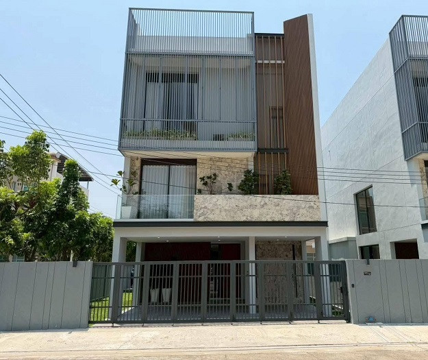 Big price reduction! Large detached house for sale 🏡 behind a wide road corner Preecha Village Ramkhamhaeng–Krungthep Kreetha There is an elevator + maids room. Near international school Big price reduction! Large detached house for sale 🏡 behind a wide road corner Preecha Village Ramkhamhaeng–Krungthep Kreetha There is an elevator + maids room. Near international school