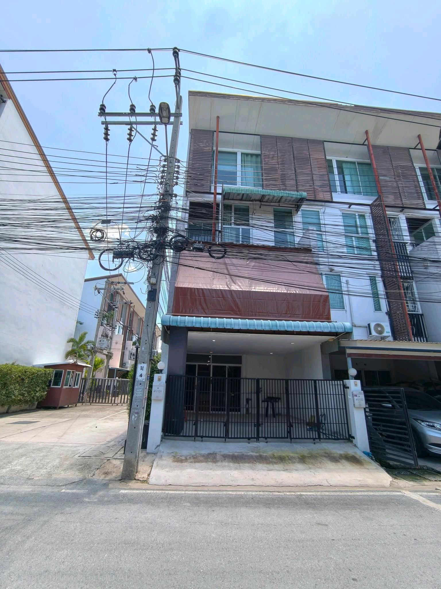 Townhome, 3 and a half floors, near Central Chaengwattana, 4 bedrooms, 3 bathrooms, 1 large kitchen, 2 living rooms, can make an office / Home Office. Townhome, 3 and a half floors, near Central Chaengwattana, 4 bedrooms, 3 bathrooms, 1 large kitchen, 2 living rooms, can make an office / Home Office.