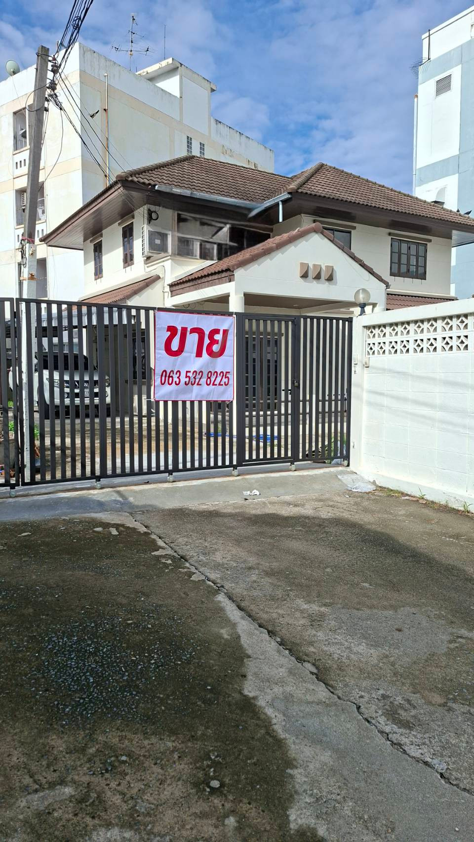 Land for sale, 109 square meters, plus a 2-story house, next to Ngamwongwan Road, opposite Kasetsart University. Land for sale, 109 square meters, plus a 2-story house, next to Ngamwongwan Road, opposite Kasetsart University.
