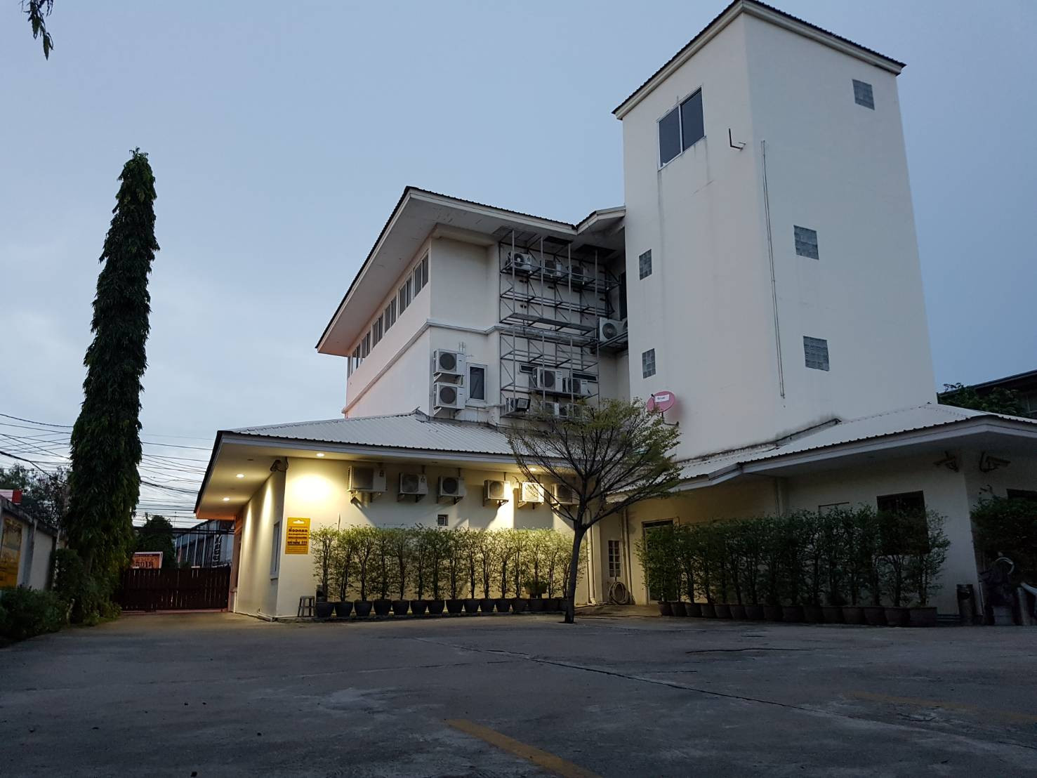 100026 - 3-story office building for sale, Soi Senanikom 1, land area 392.9 sq m. 100026 - 3-story office building for sale, Soi Senanikom 1, land area 392.9 sq m.