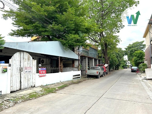 Land for sale with building, 76.8 sq m, 1 bedroom, 1 bathroom, 1 air conditioner, 2 parking spaces, complete expansion, near Lak Hok BTS station. Land for sale with building, 76.8 sq m, 1 bedroom, 1 bathroom, 1 air conditioner, 2 parking spaces, complete expansion, near Lak Hok BTS station.